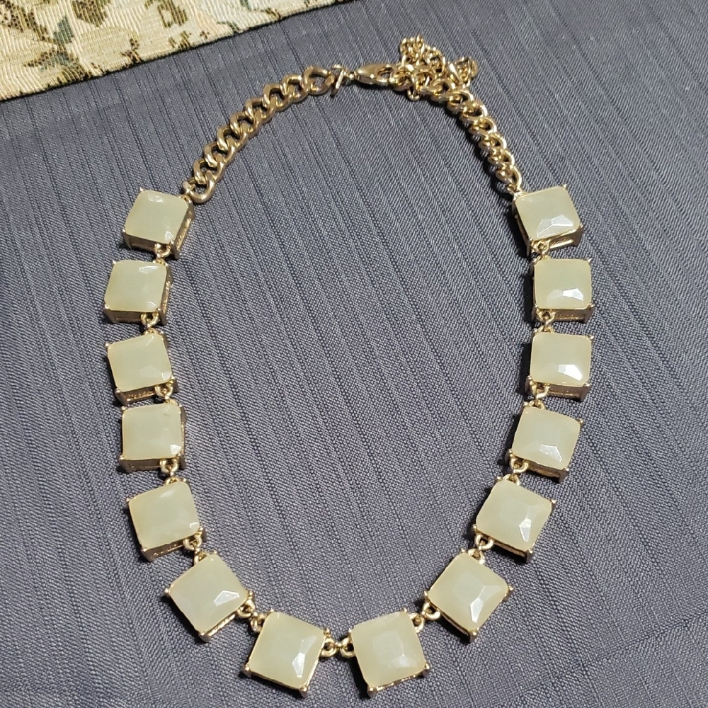 Banana Republic Green Square Collar Necklace Gold Tone 18 to 21 Inches